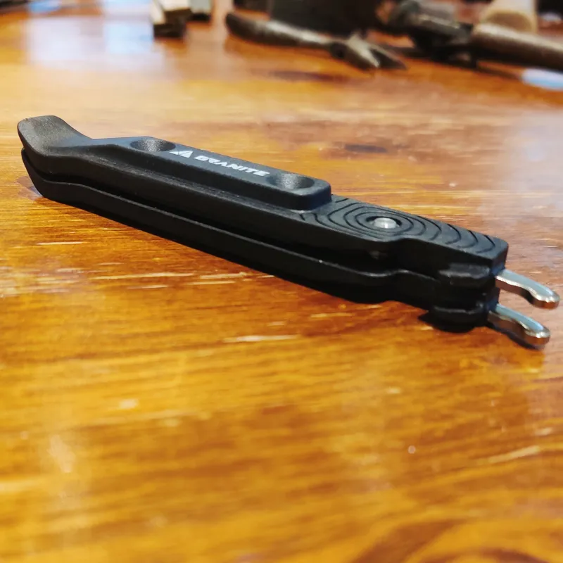 Granite TALON Tyre Lever With Stainless Chain Removing Tips Black-3